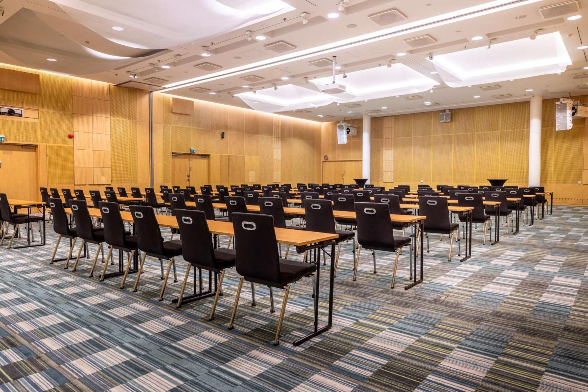Hotel Hilton Helsinki Airport 4*