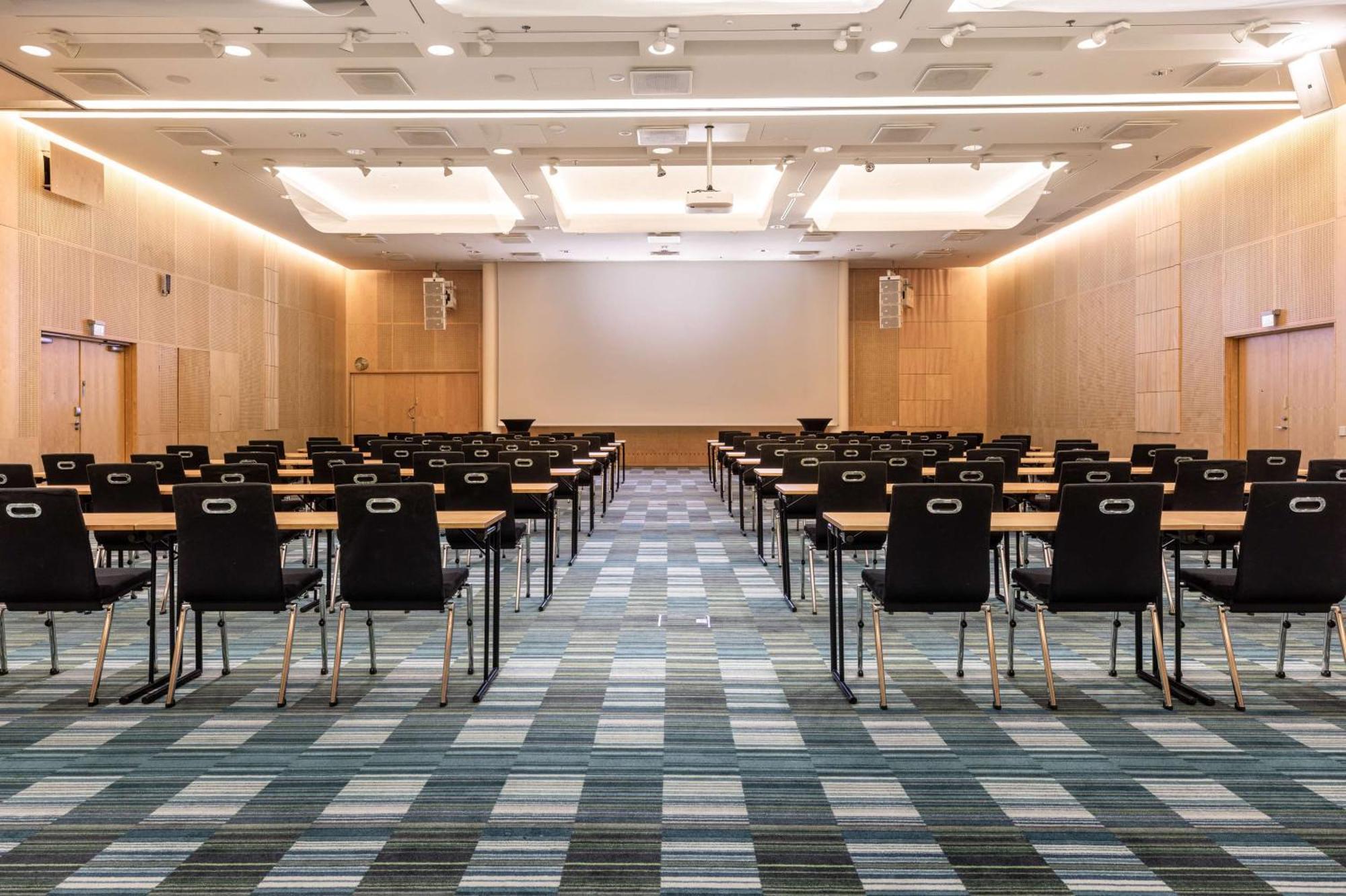 Hilton Helsinki Airport 4*