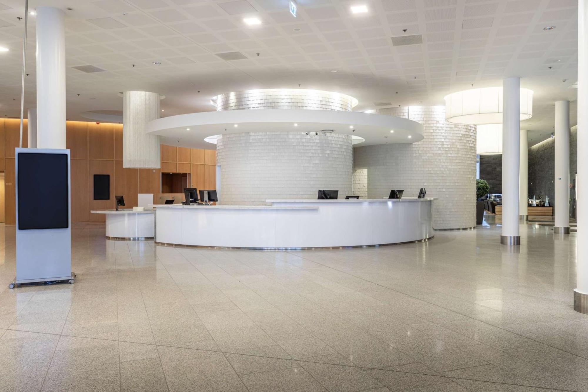 Hotel Hilton Helsinki Airport 4*