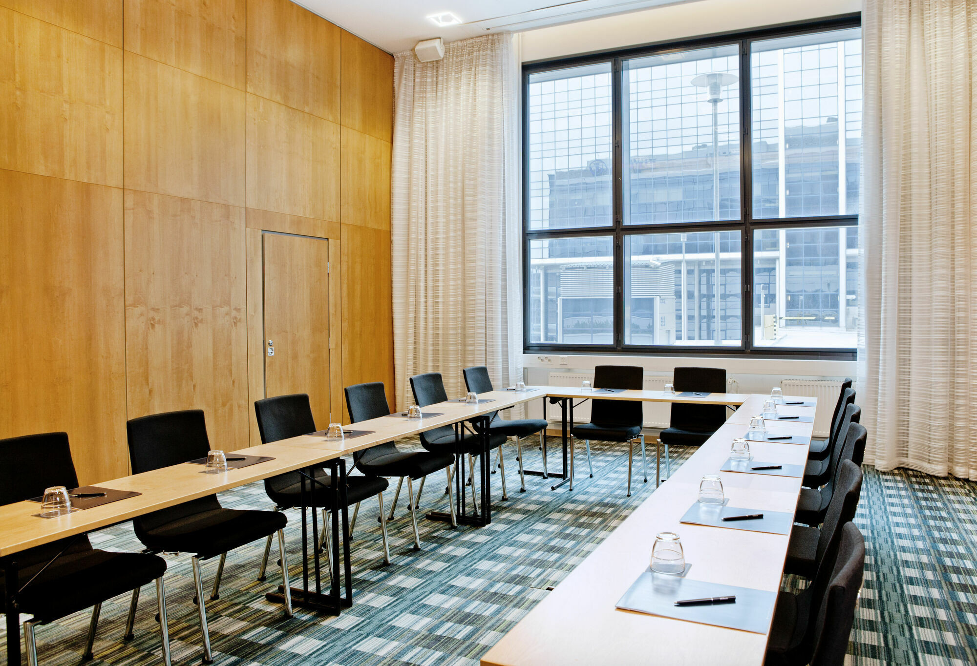 Hilton Helsinki Airport Hotel 4*