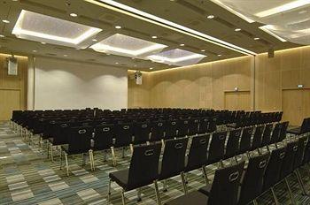 Hilton Helsinki Airport 4*